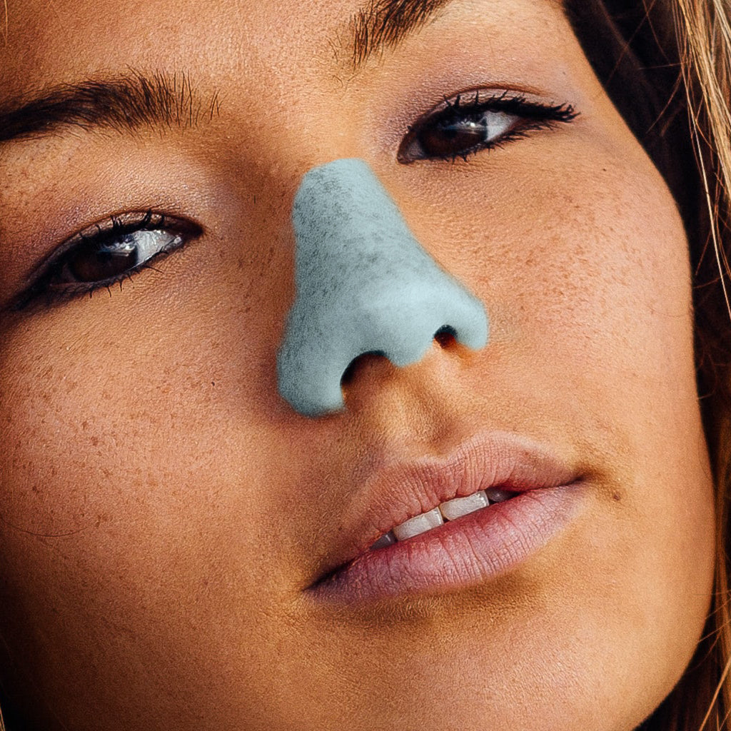 Women wearing blue Noz sunscreen